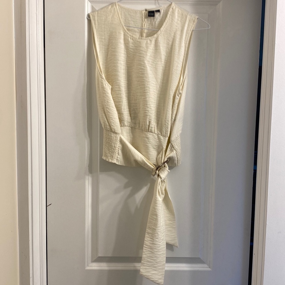 Simons, Icone par Simons cream coloured sleeveless top. Size Small. Never Worn